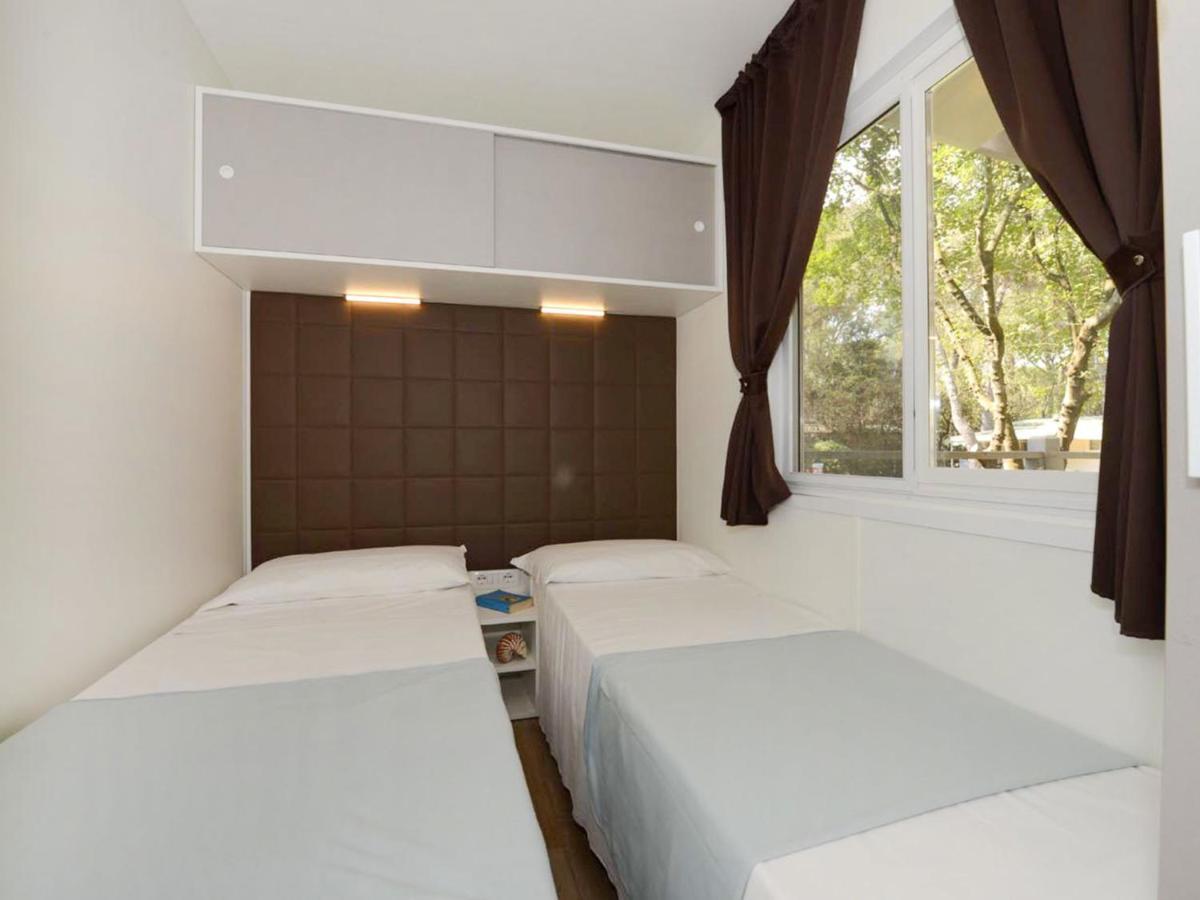 Holiday Home Maxi Caravan Capri By Interhome Baia Domizia Exterior foto