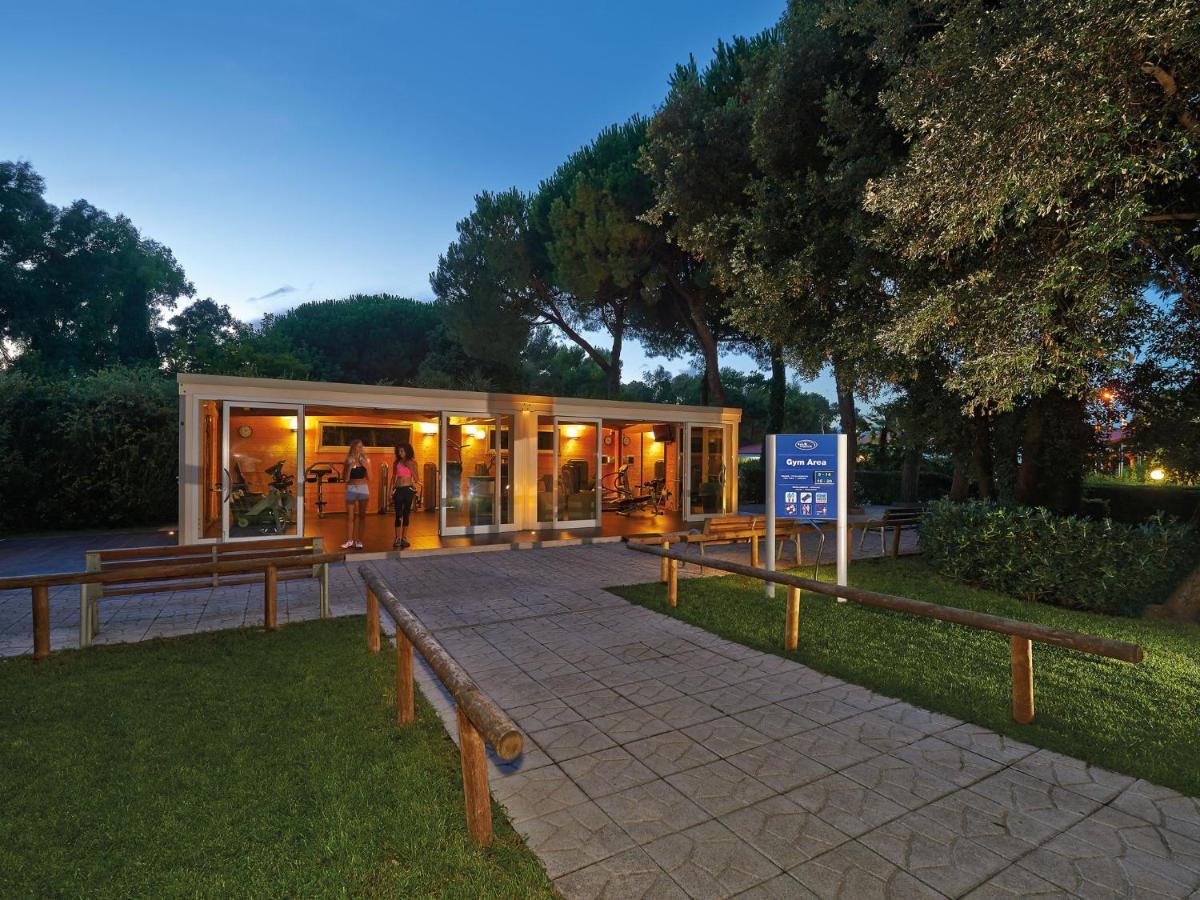 Holiday Home Maxi Caravan Capri By Interhome Baia Domizia Exterior foto